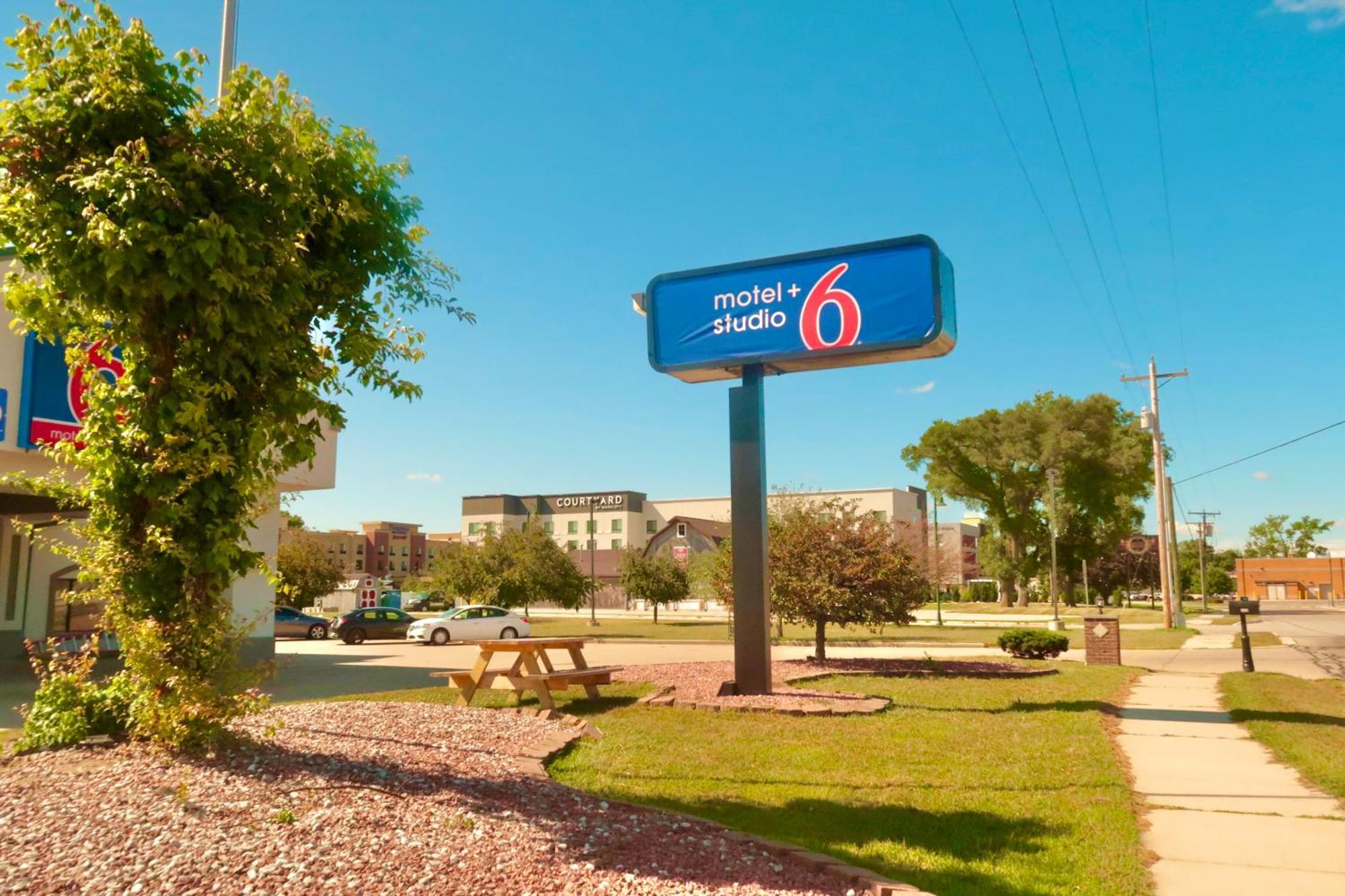 Motel 6 Elkhart, In Экстерьер фото