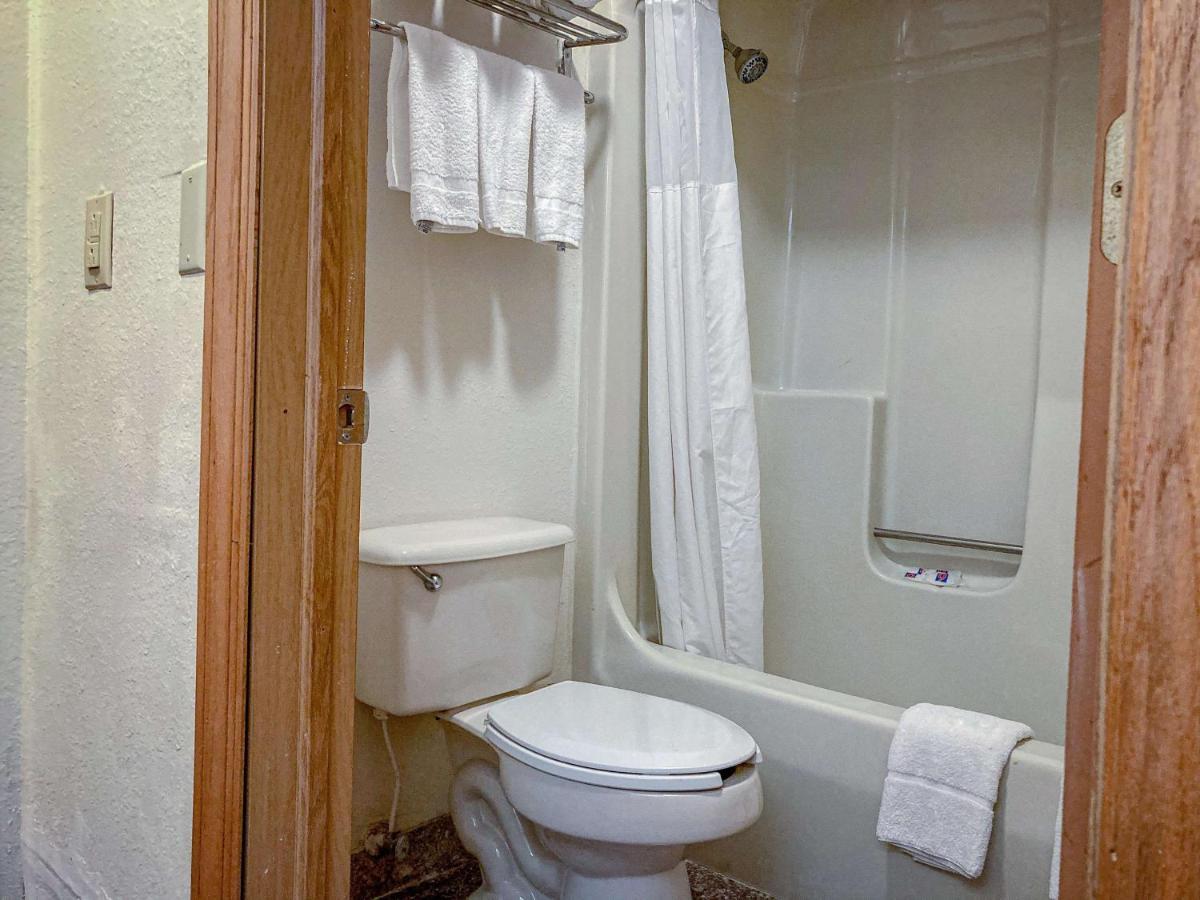 Motel 6 Elkhart, In Экстерьер фото